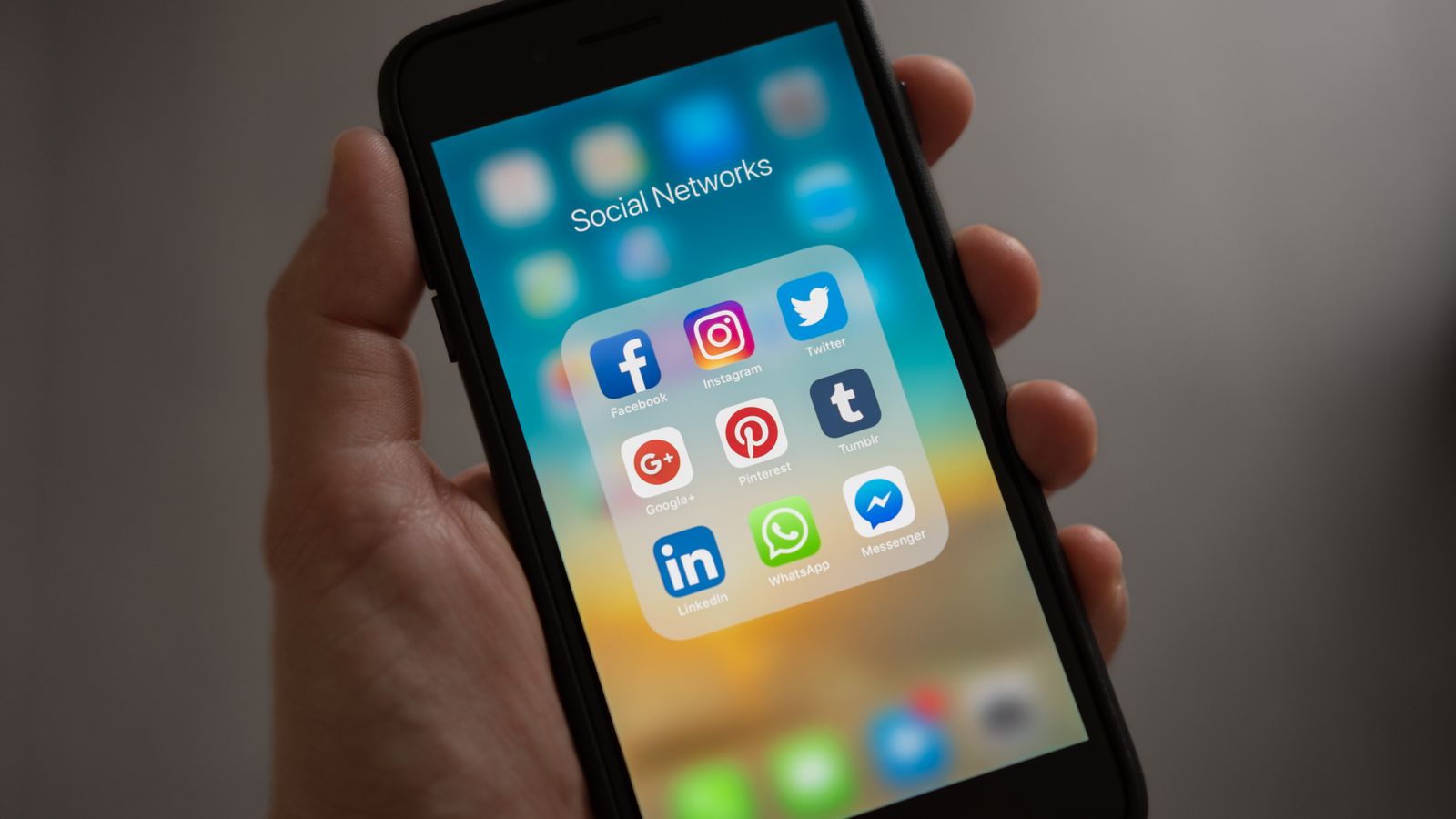 Chatbot IA sur les messageries : WhatsApp, Telegram et Slack